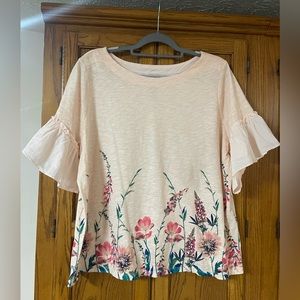 Plus size 1x top with floral print